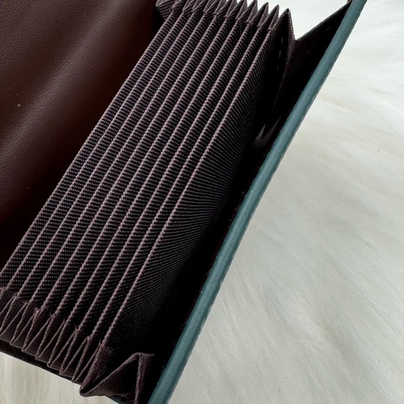 Women’s Minimalist Peacock Teal Card Wallet - Picture 7 of 7